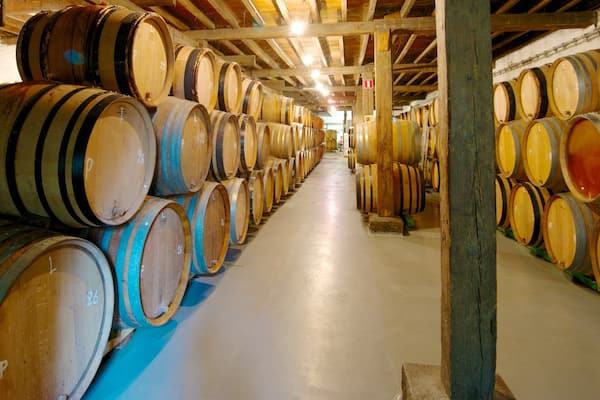 Musée bruxellois de la gueuze qui includes vues intérieures