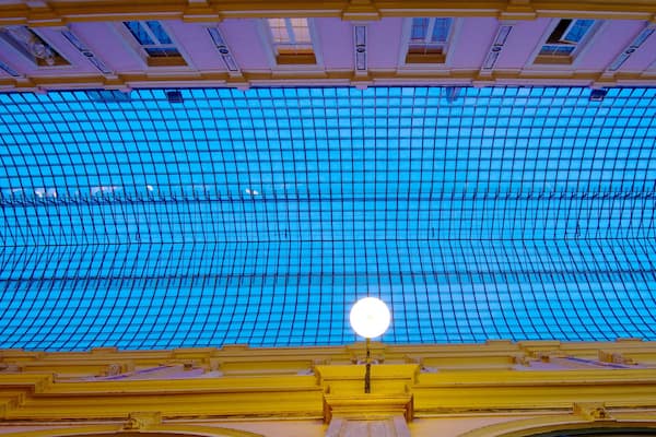Galeries Saint-Hubert montrant vues intérieures