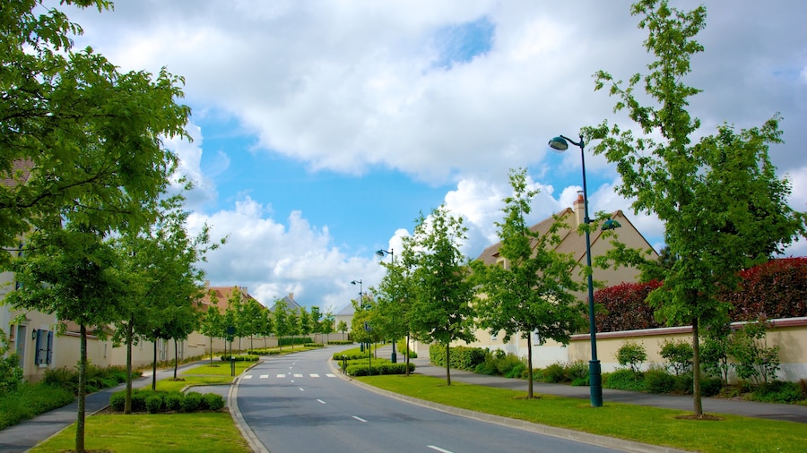 Magny-le-Hongre featuring a house, a small town or village and street scenes