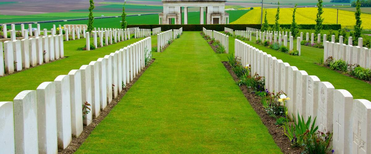 Villers-Bretonneux bevat een begraafplaats