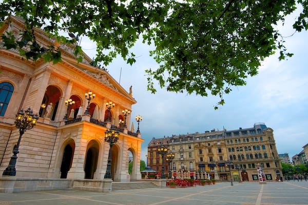 Alte Oper Frankfurt mit einem historische Architektur, Theater und Stadt