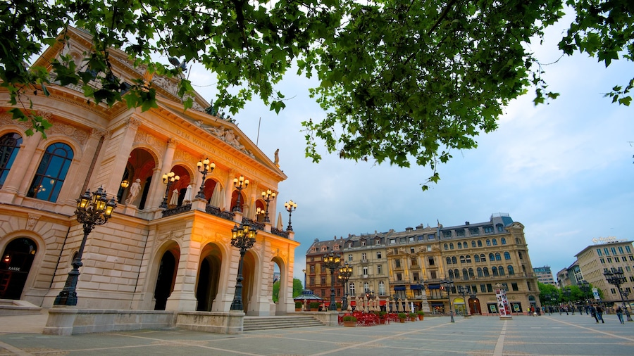 Alte Oper bevat een plein, een stad en historische architectuur