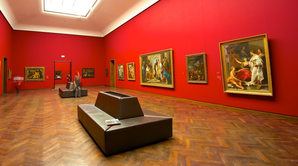 Staedel Museum showing interior views