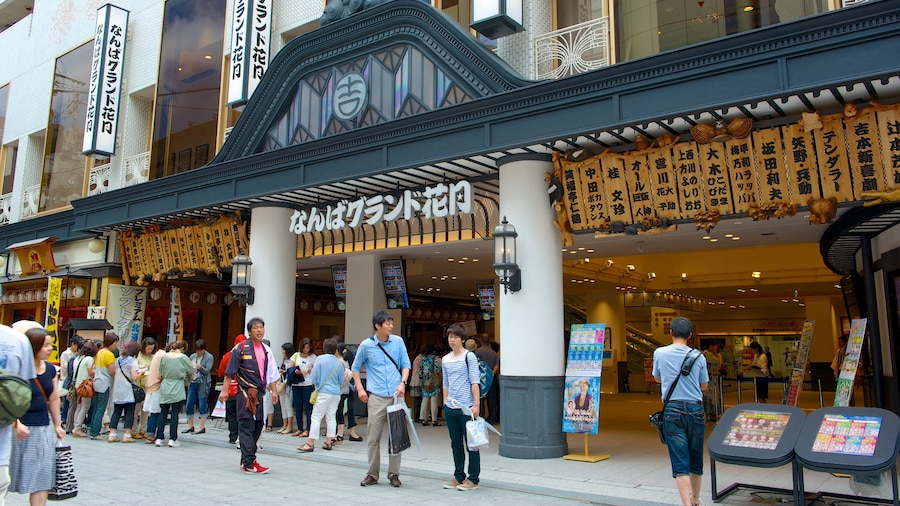 Namba Grand Kagetsu che include città, shopping e strade