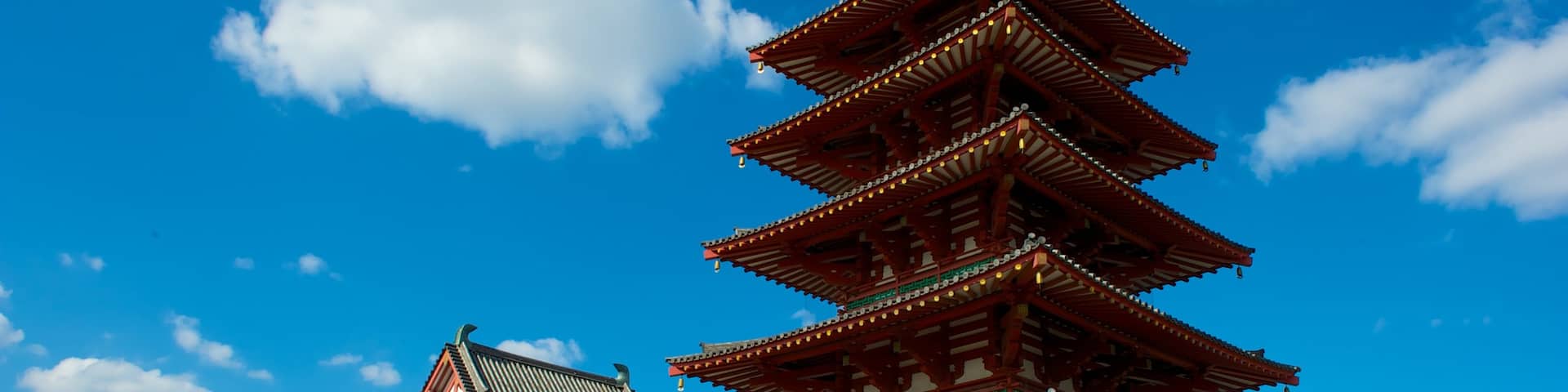 Shitennoji Temple showing skyline, religious aspects and a temple or place of worship