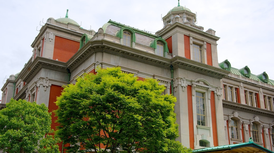 Nakanoshima Park showing heritage architecture