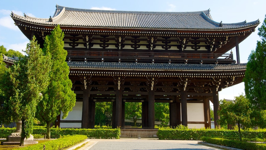Temple Tōfuku-ji montrant patrimoine architectural, temple ou lieu de culte et éléments religieux