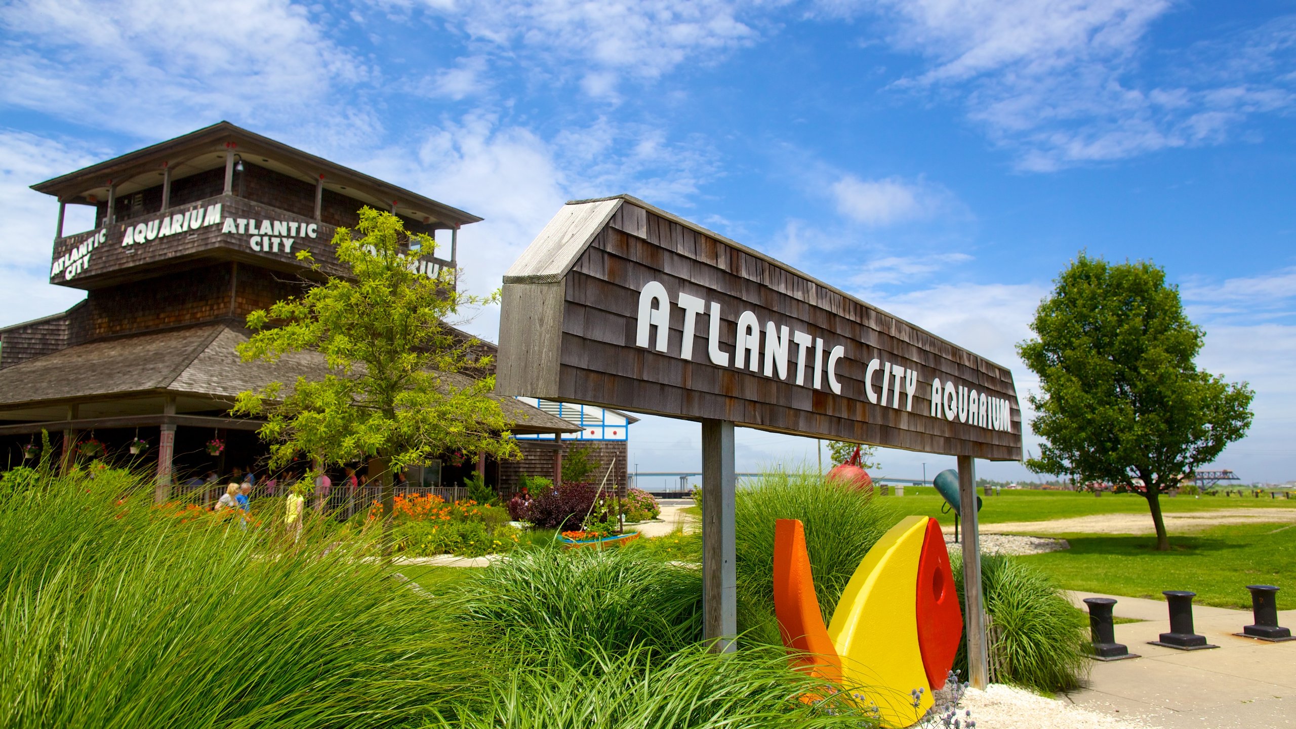 Atlantic City Aquarium which includes signage and marine life