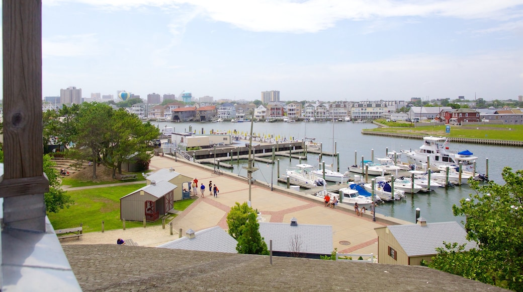 Atlantic City Aquarium featuring a marina, boating and a coastal town