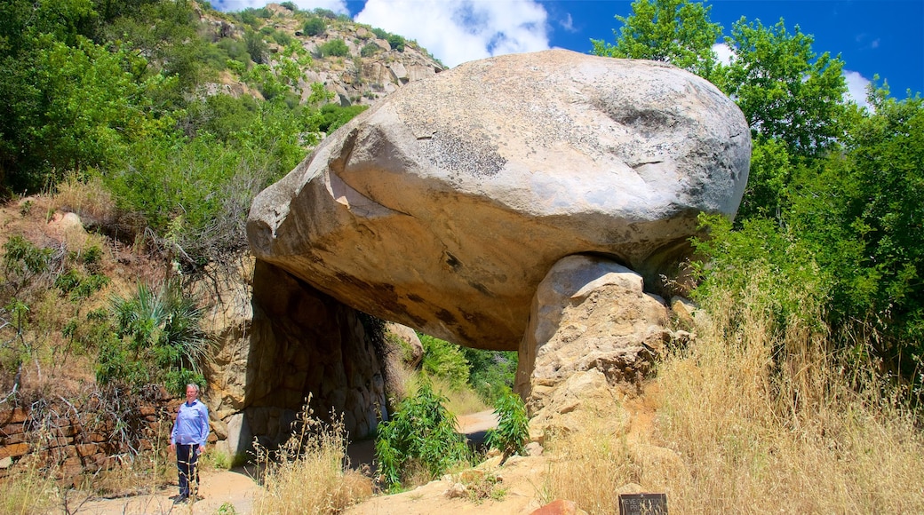 Thắng cảnh Tunnel Rock