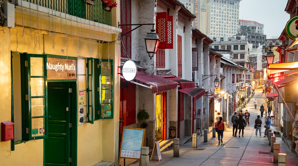 Macau City Centre which includes a city and street scenes