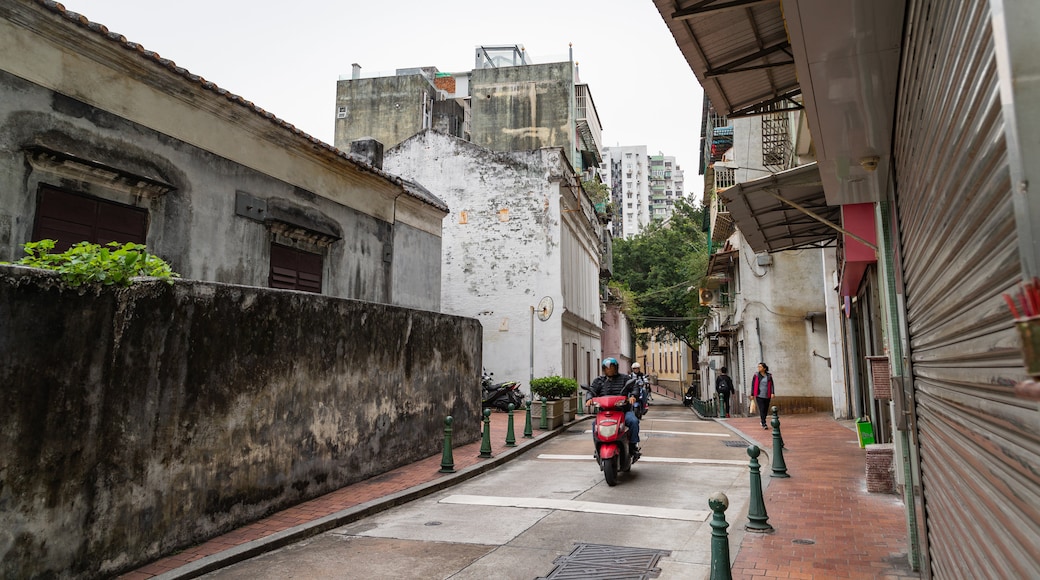 Macau City Centre featuring street scenes