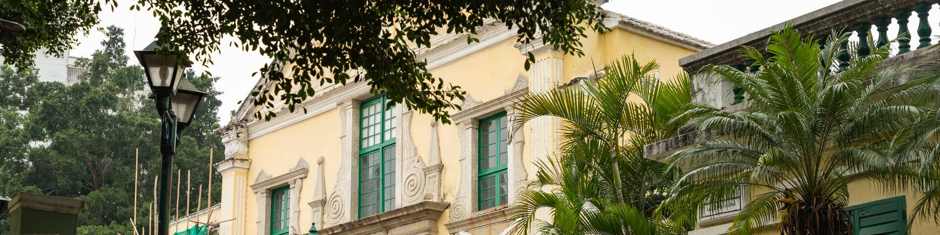 St. Augustine\'s Church showing heritage elements and street scenes