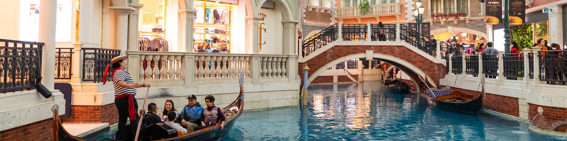 Venetian Macao Casino showing a river or creek, interior views and boating