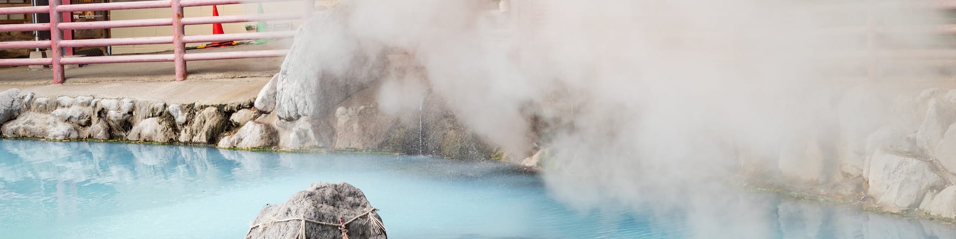 Oita showing mist or fog, a pond and a hot spring