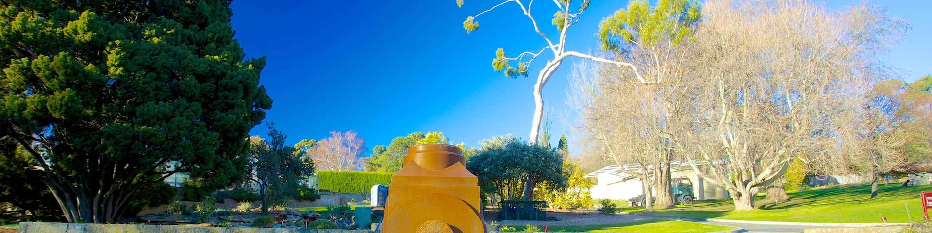 Royal Tasmanian Botanical Gardens which includes a park
