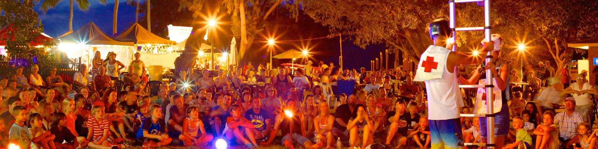 Mindil Beach which includes street performance, performance art and night scenes