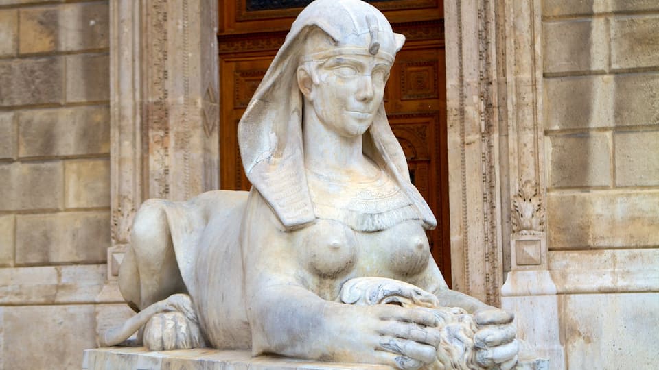 Hungarian State Opera House which includes a statue or sculpture