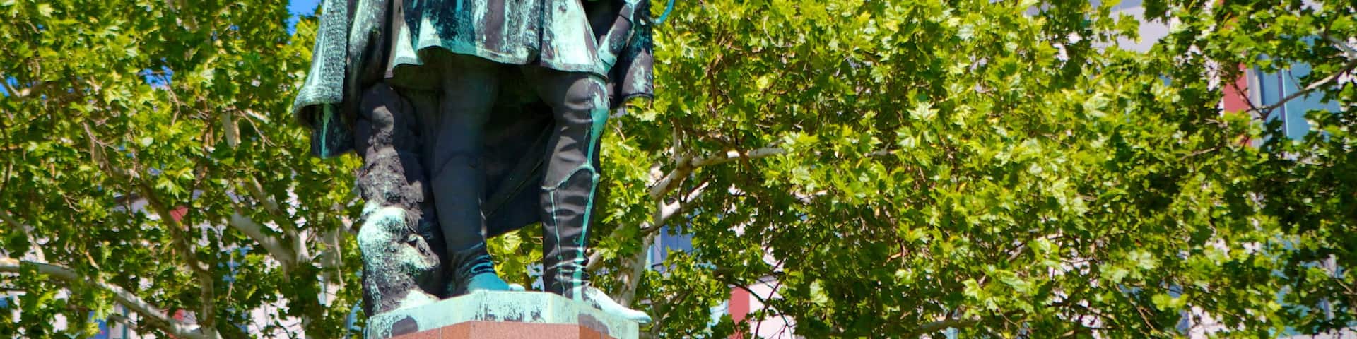 Roosevelt Square which includes a monument, a square or plaza and a statue or sculpture