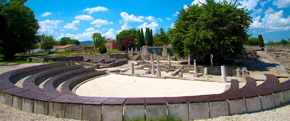 ์์ฟ ์ธ์ฟฐ ๋ฐ๋ฌผ๊ด ๋ฐ ์ ์  ์ ์ ์ ํน์ง ๋ฌธํ์ ์ฐ ๊ฑด์ถ ๊ณผ ์ ์ ์ง