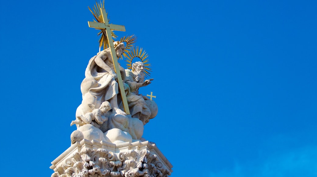 Chiesa di Matthias mostrando religiosità e statua o scultura