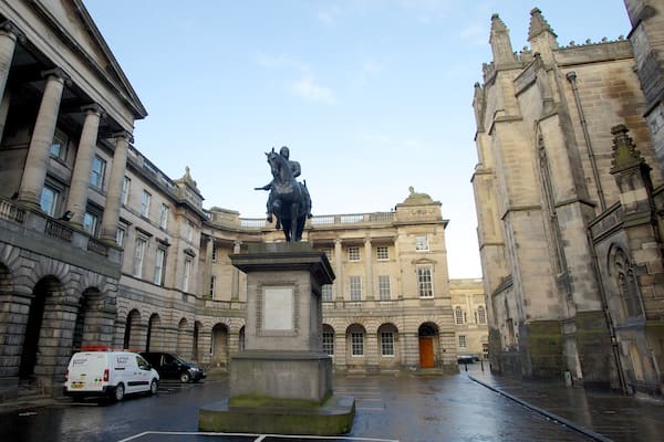 Parliament House montrant patrimoine architectural et statue ou sculpture