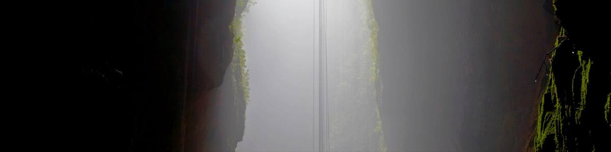 Hamilton mit einem Höhlenwandern, Nebel und Landschaften