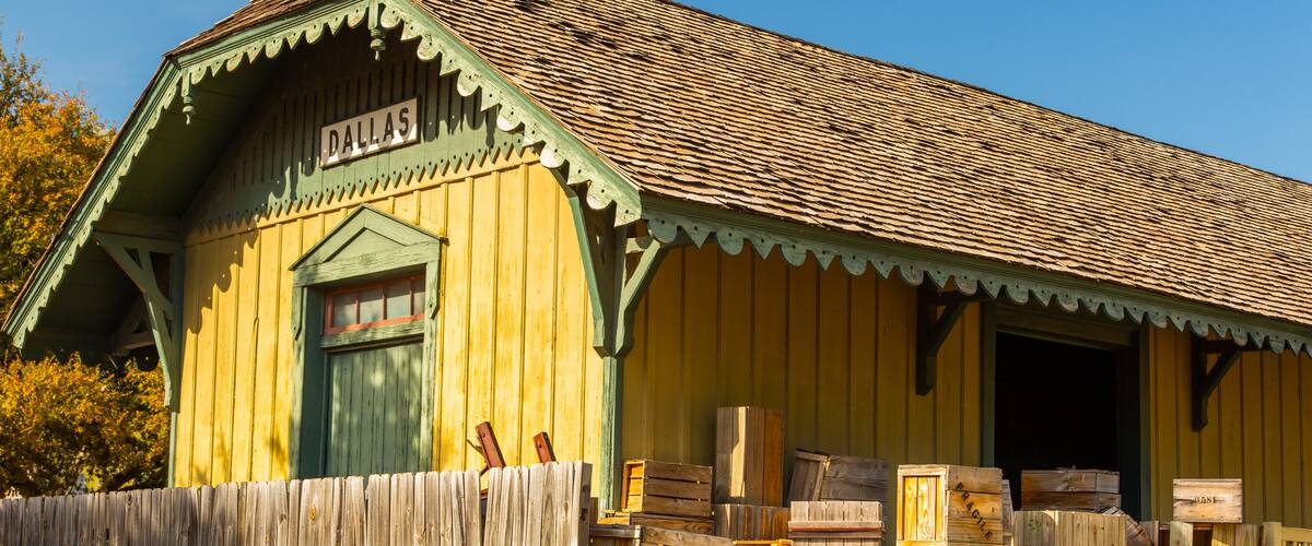 Dallas Heritage Village which includes heritage architecture and a small town or village