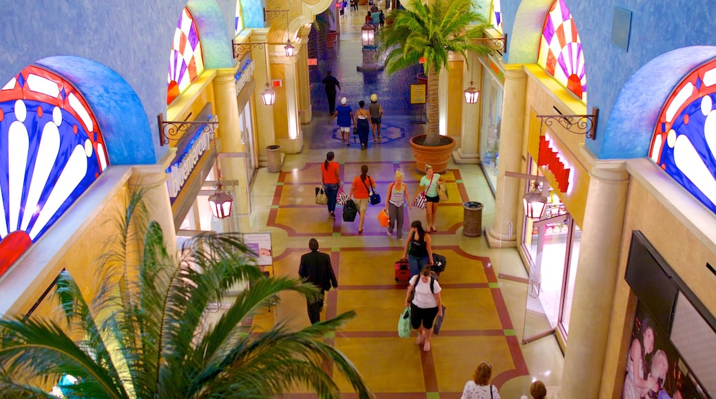 The Quarter at Tropicana showing interior views and shopping