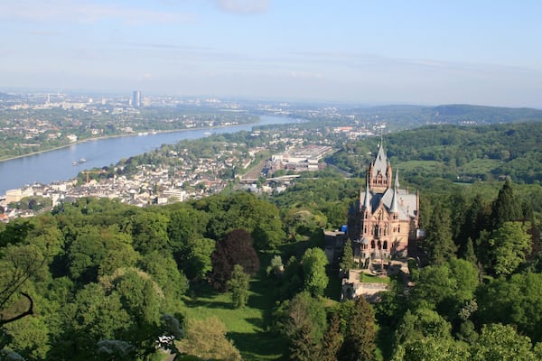 Königswinter qui includes château, patrimoine architectural et rivière ou ruisseau