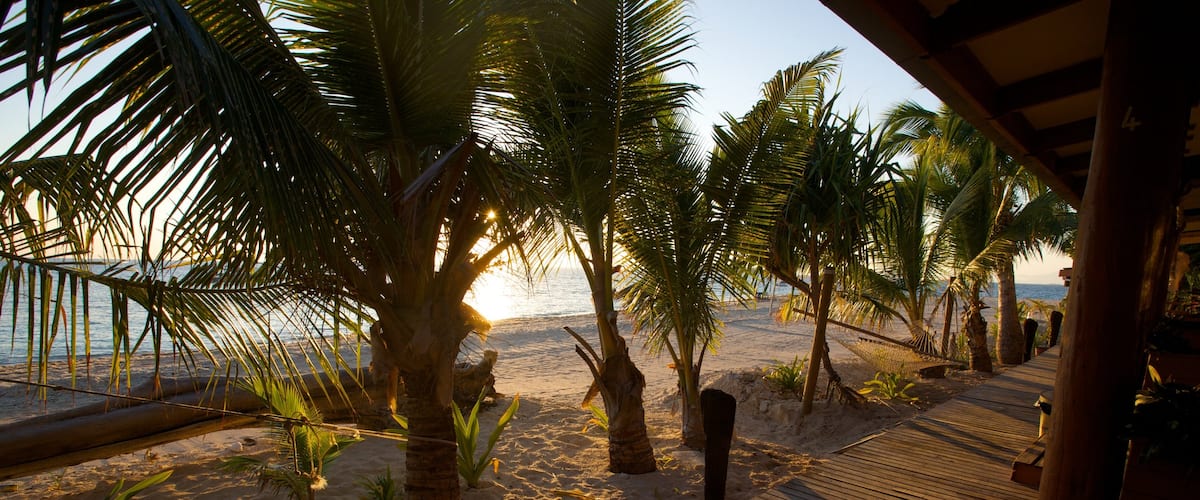 Fidji qui includes panoramas, plage de sable et coucher de soleil