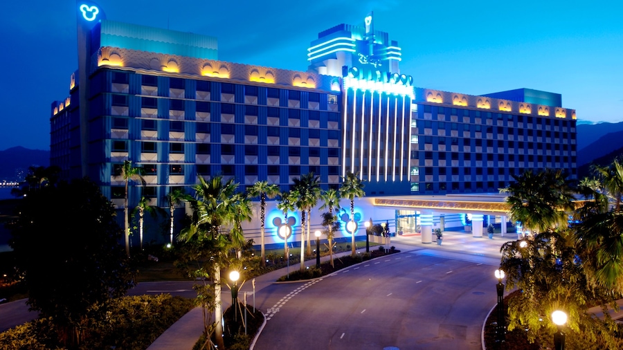 Hong Kong Disneyland das einen bei Nacht, Luxushotel oder Resort und Hotel