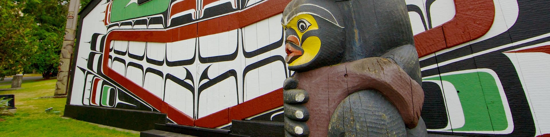 Thundebird â Park MusĂ©e royal de Colombie-Britannique montrant art extĂ©rieur et un parc