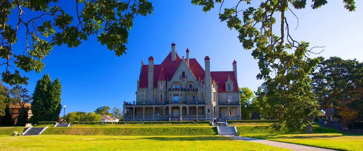 Craigdarroch Castle showing a castle and heritage architecture