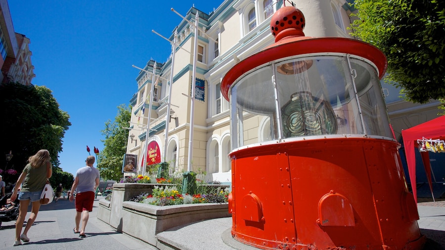 Victoria showing street scenes