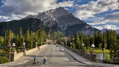 Banff mostrando montagna