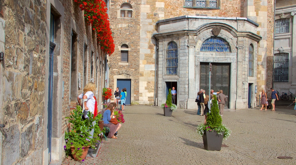 Aachen showing street scenes and heritage elements