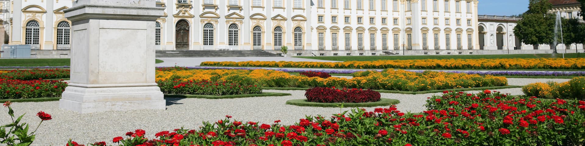 Oberschleissheim showing a garden, flowers and wildflowers