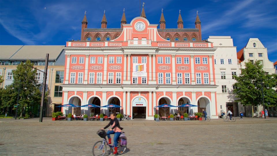 Stadtmitte showing a square or plaza and heritage architecture