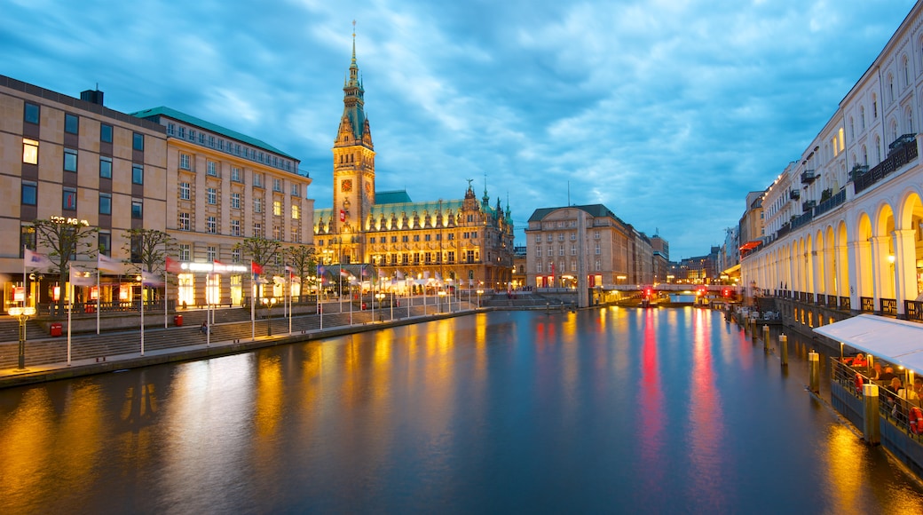 Hamburg City Center which includes a city, heritage architecture and night scenes