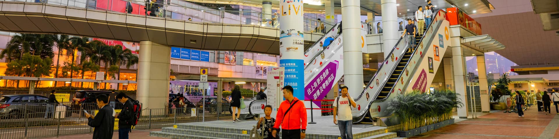 Hung Hom which includes street scenes and night scenes