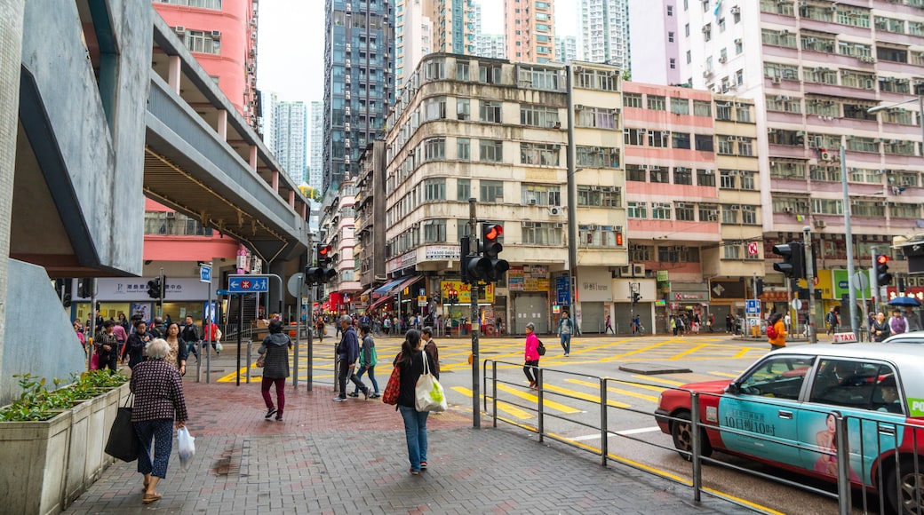 Shek O which includes a city and street scenes