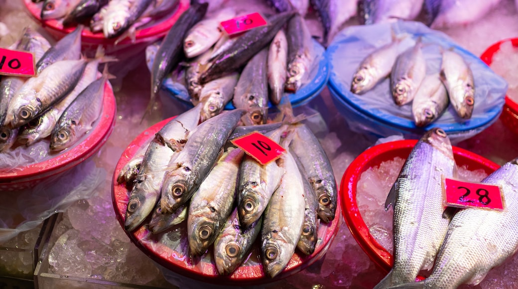 Wan Chai Market featuring markets and food