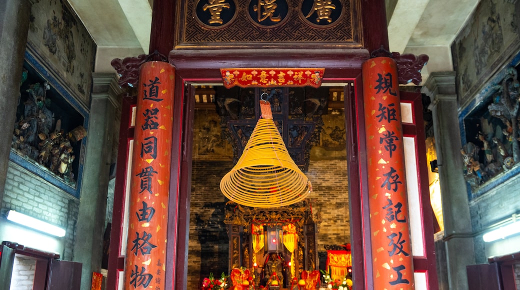 Lo Pan Temple showing interior views, signage and heritage elements