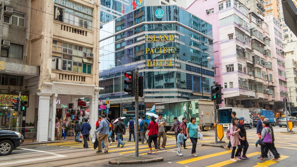Sai Ying Pun showing a city and street scenes