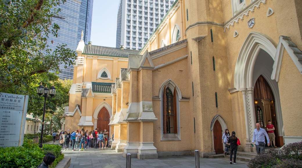 Hong Kong St. John\'s Cathedral which includes street scenes, heritage elements and a church or cathedral