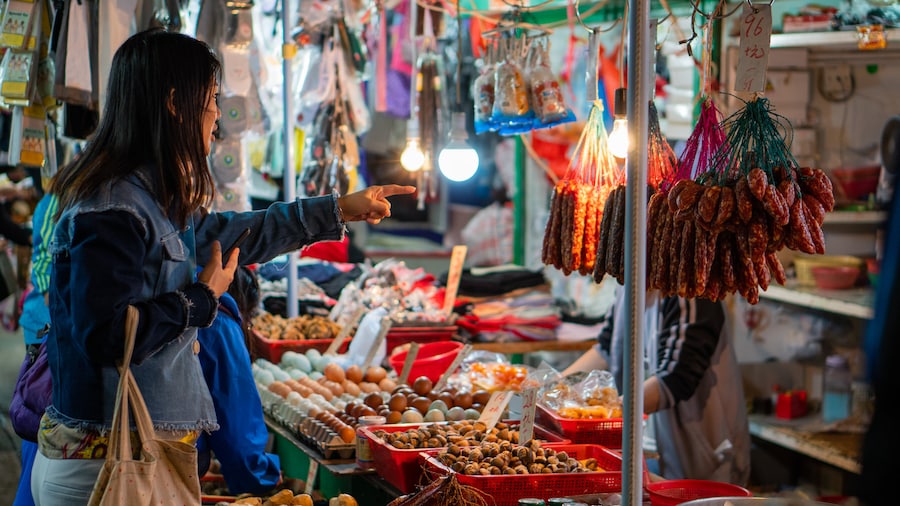 Tai Yuen Street Toy Market