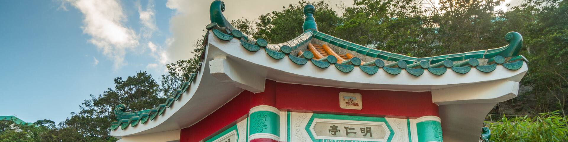 Lion\'s Pavilion which includes heritage elements as well as a large group of people