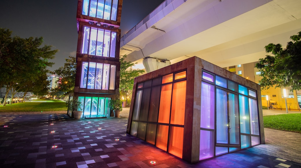 Kwun Tong Promenade featuring night scenes