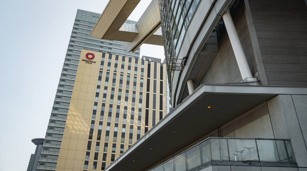 Saitama Super Arena showing a city and a high rise building